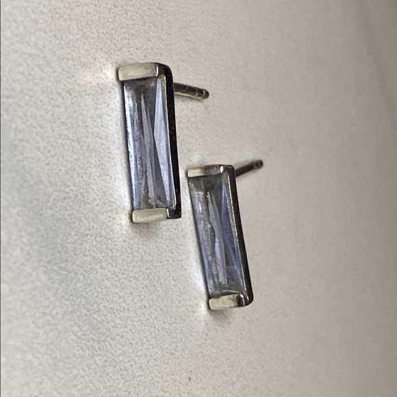 Vivah Jewelry Jewelry - Sterling Silver Rectangular Tanzanite Coloured Stud Earrings 925